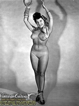 Женщина aka В бане женщины фото